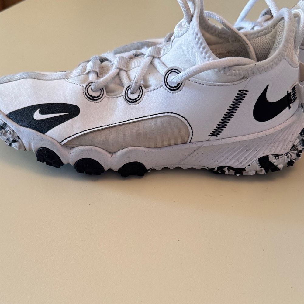 Nike Future Field Baseball Turf Cleats. Boys 3.5 Y